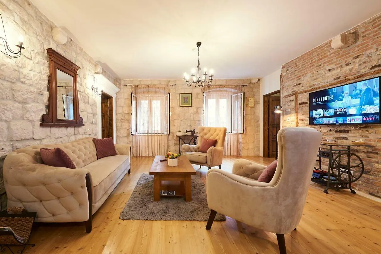 Apartment Capo Residence - Old Town - Parking Trogir 0*,