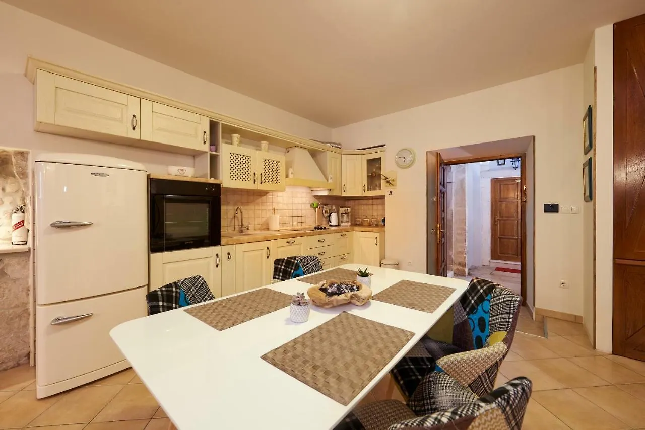 Apartment Capo Residence - Old Town - Parking Trogir