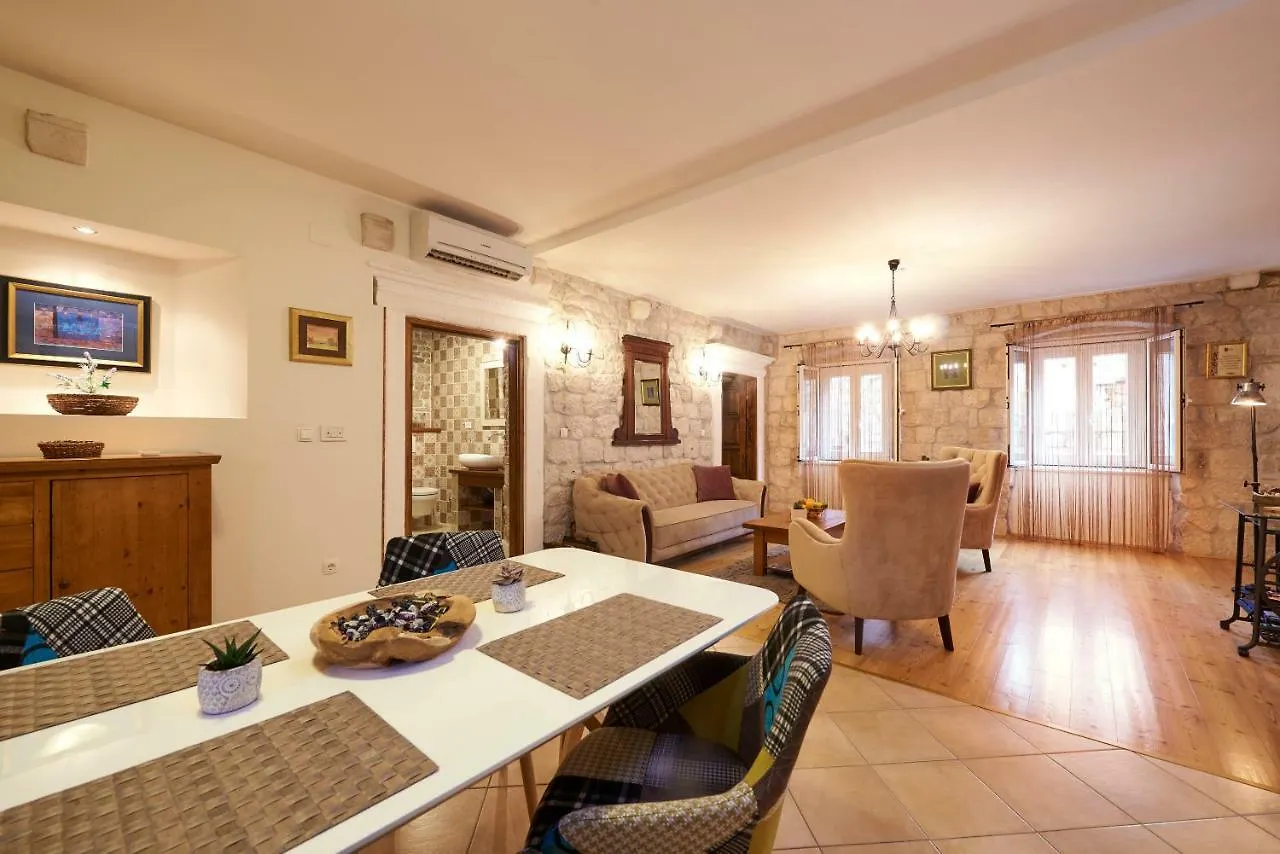 Apartment Capo Residence - Old Town - Parking Trogir