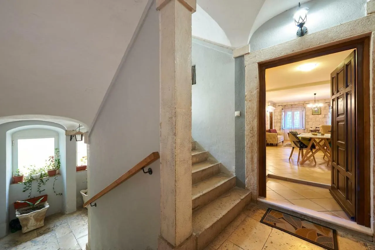 Apartment Capo Residence - Old Town - Parking Trogir