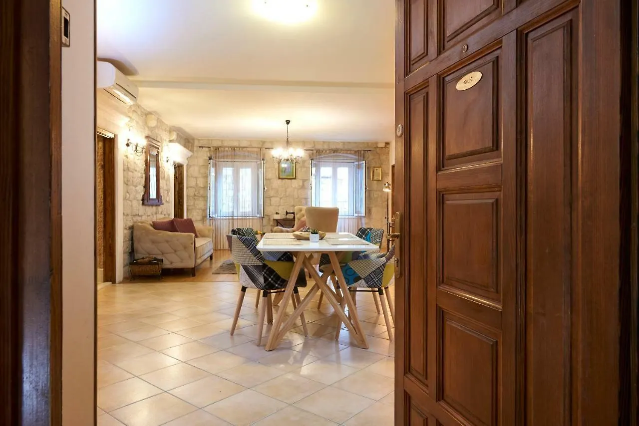 Apartment Capo Residence - Old Town - Parking Trogir