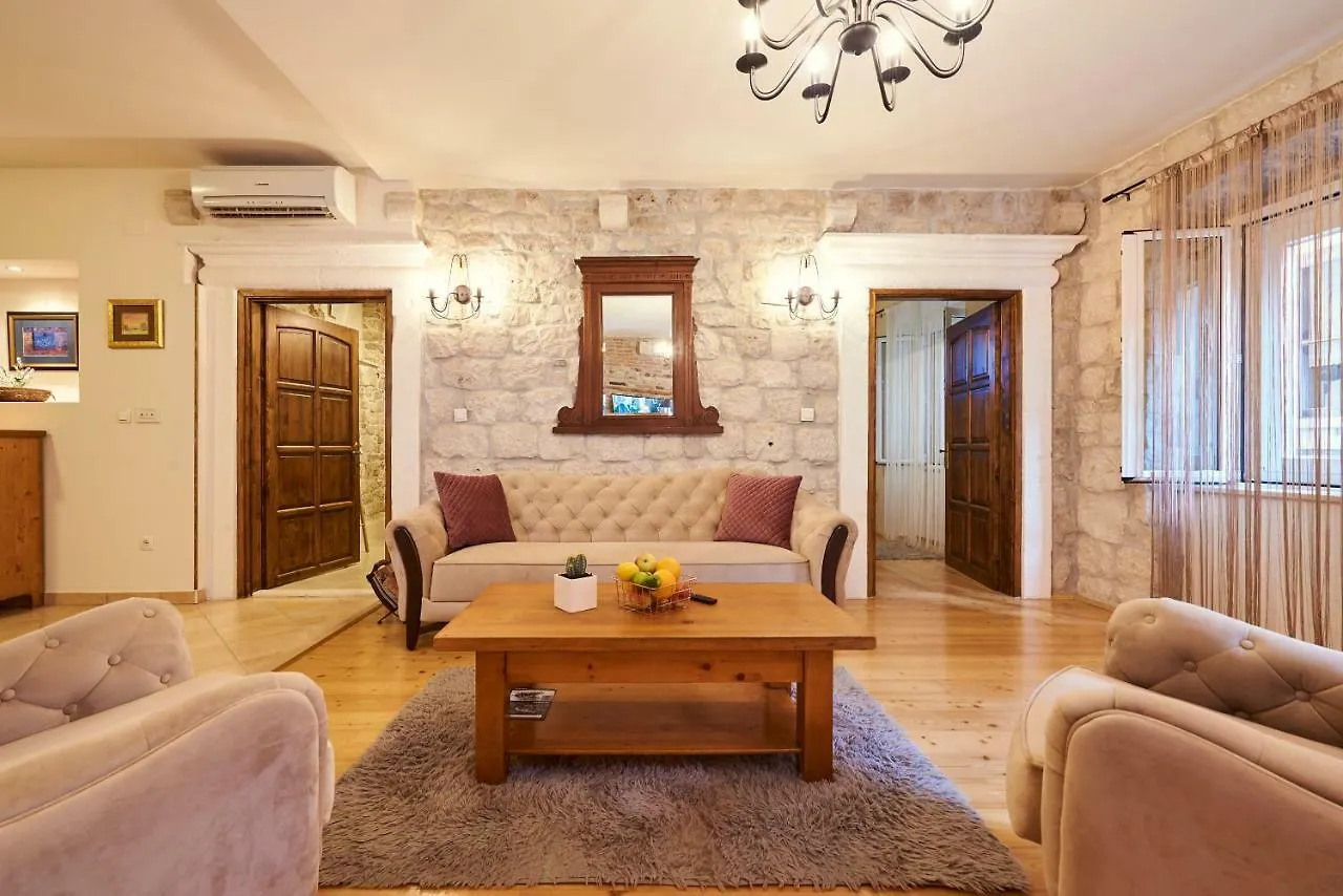 Apartment Capo Residence - Old Town - Parking Trogir 0*,